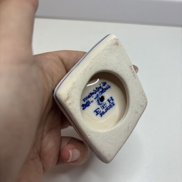 Holland Delft Blue  Cat on a Pillow Flowers Vintage Excellent Condition 2.75” - Picture 5 of 6